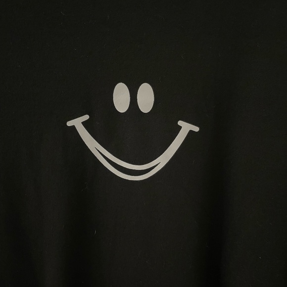 NWOT YesStyle Smiley Face Tee - Picture 3 of 3